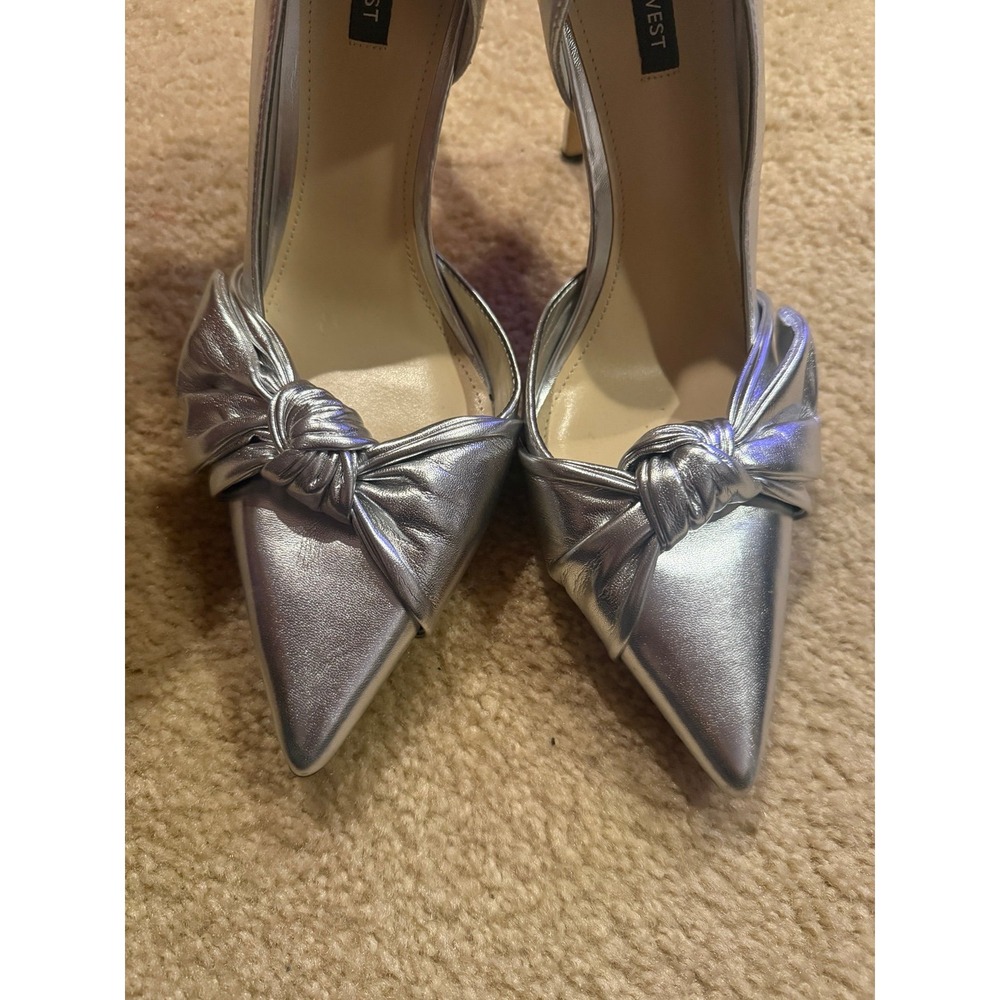 Gently Used Silver NINE WEST Bow Heels Size 11 - Picture 3 of 9